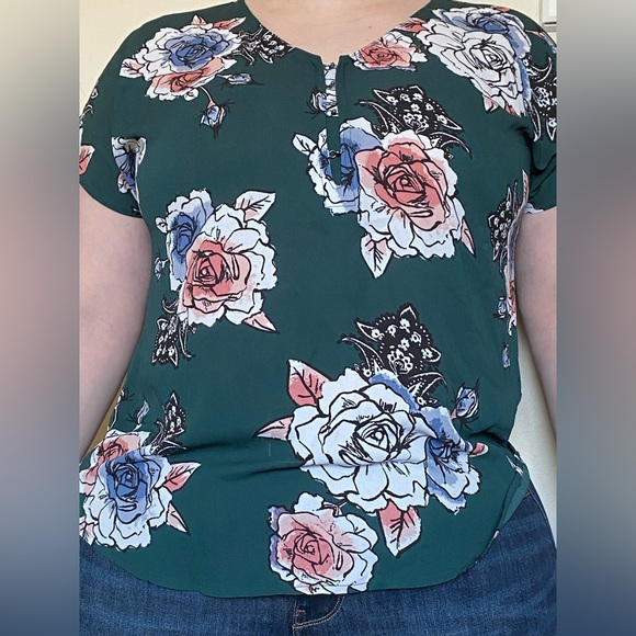 Cute Floral Blouse - Picture 3 of 4